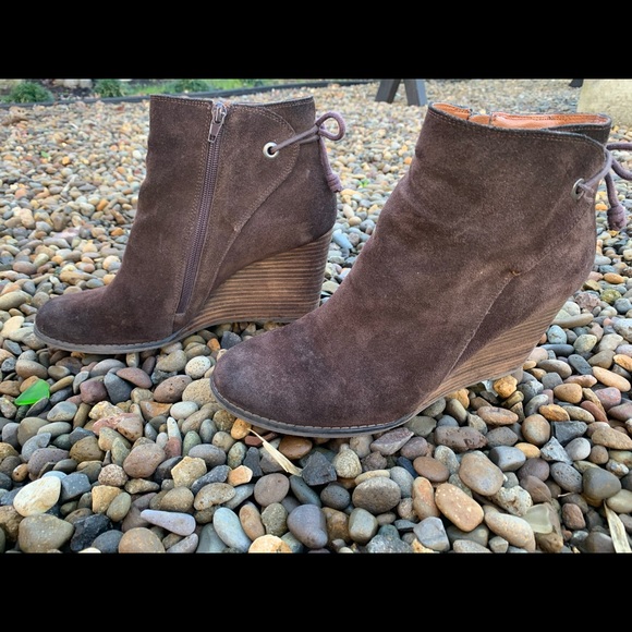 Lucky Brand Yamina Brown Suede Wedge Zip Ankle Booties - Picture 3 of 5